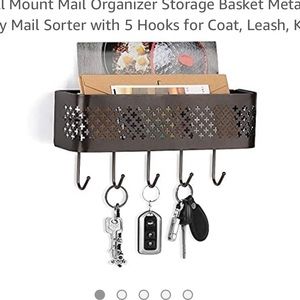 Hanging storage basket